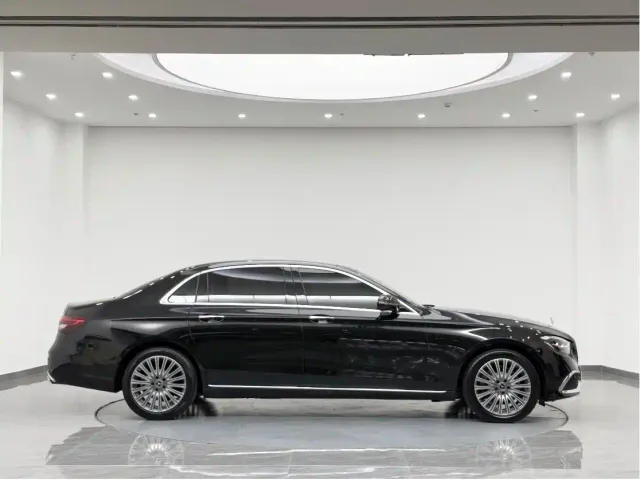Mercedes-Benz E-Class — Фото автомобиля 3