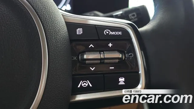 Kia Carnival Generation 4 — Фото автомобиля 23