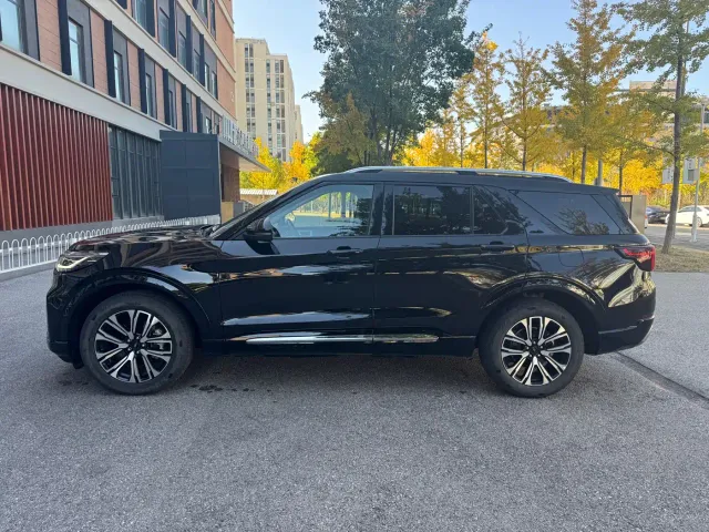 Ford Explorer — Фото автомобиля 8