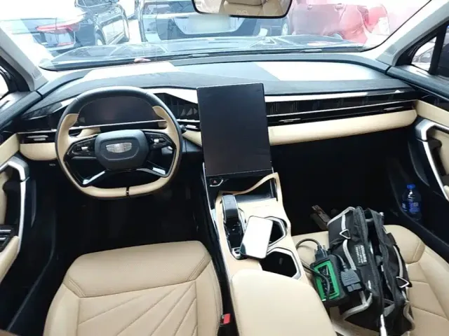 Geely Boyue L — Фото автомобиля 9