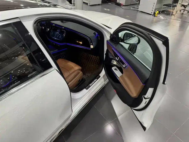 Mercedes-Benz E-Class — Фото автомобиля 22