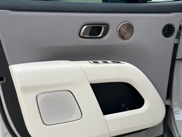 Li Auto i8 — Фото автомобиля 8