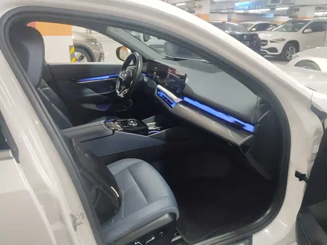 BMW i5 — Фото автомобиля 8