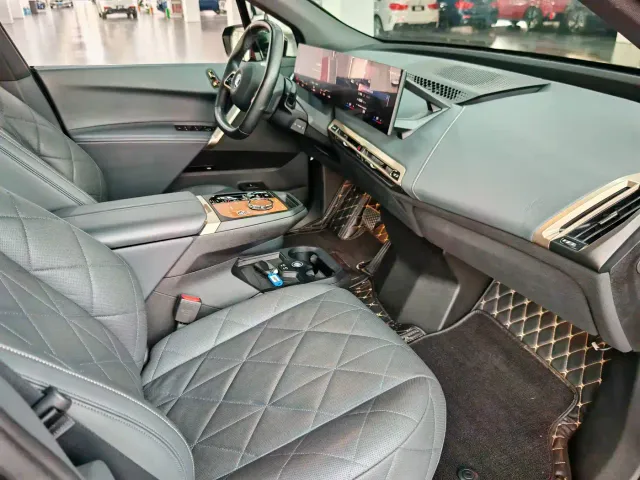 BMW iX — Фото автомобиля 19