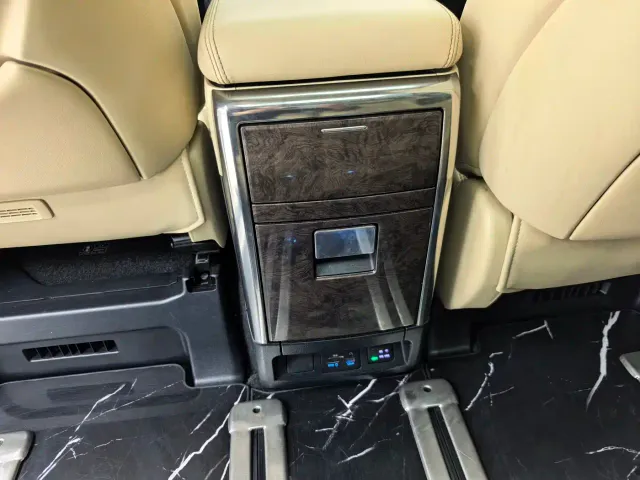 Toyota Vellfire — Фото автомобиля 14