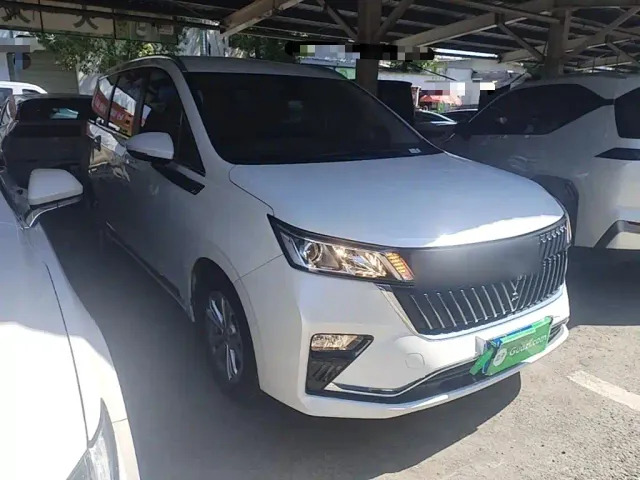 Wuling Jiachen — Фото автомобиля 3
