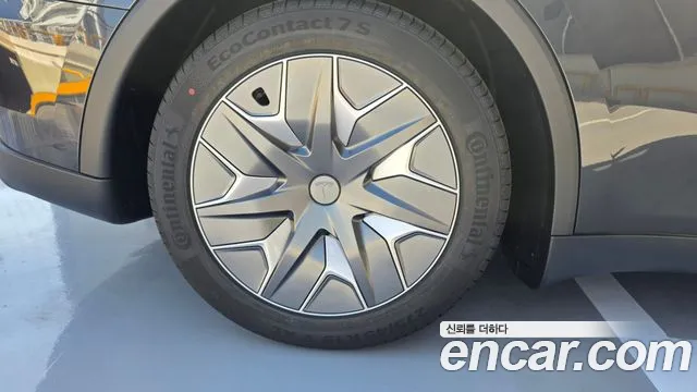 Tesla Model Y — Фото автомобиля 8
