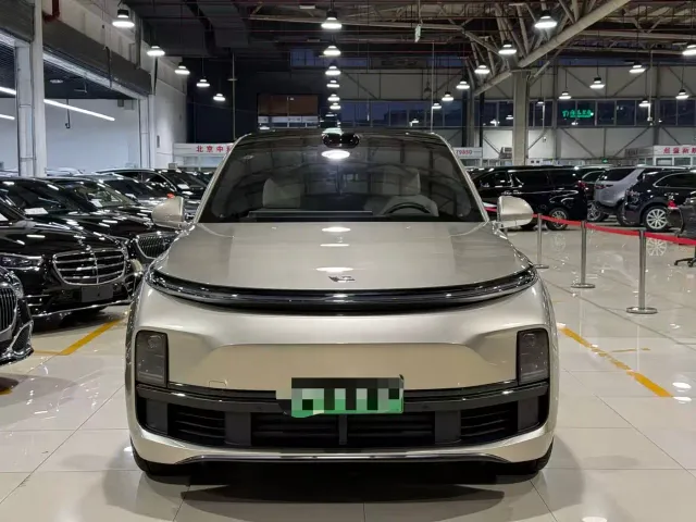 Li Auto L8 — Фото автомобиля 3