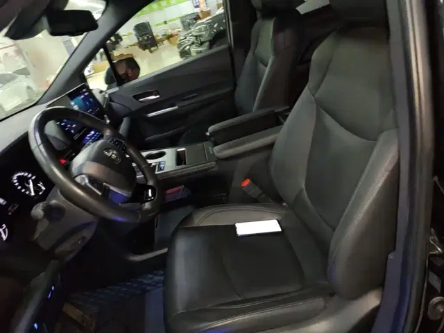 Toyota Sienna — Фото автомобиля 14