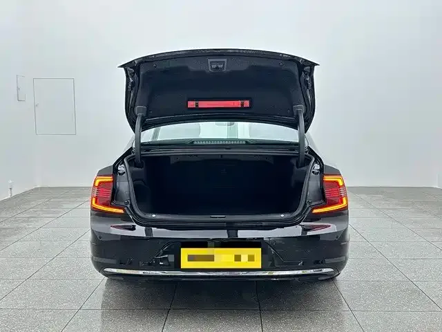 Volvo S90 — Фото автомобиля 15