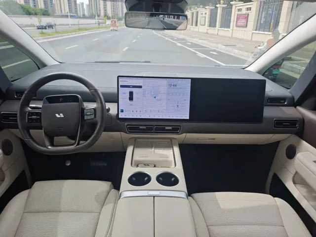 Li Auto MEGA — Фото автомобиля 7