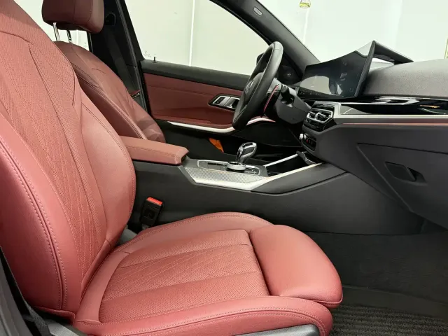 BMW BMW 3 Series 2024 330i M Sport Shadowline Package — Фото автомобиля 9