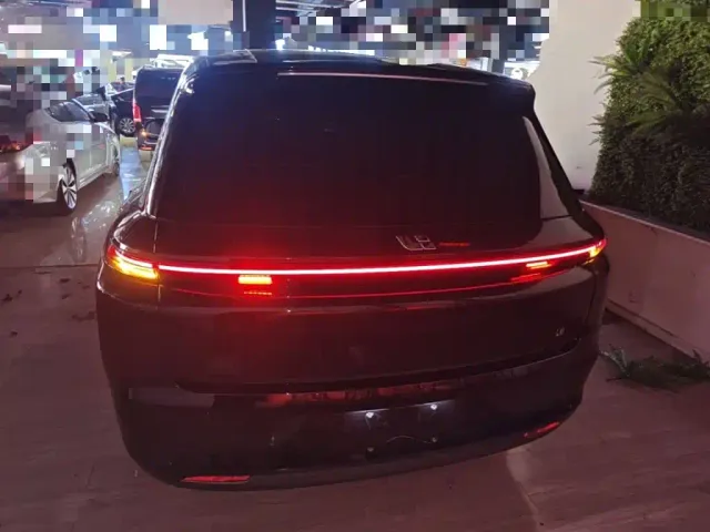 Li Auto L8 — Фото автомобиля 5