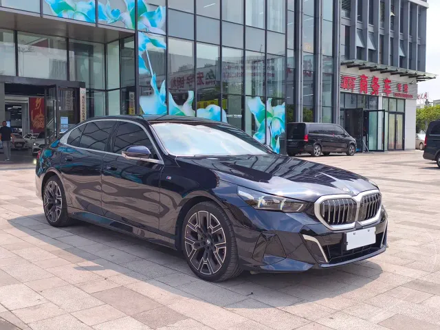 BMW 5 Series — Фото автомобиля 3