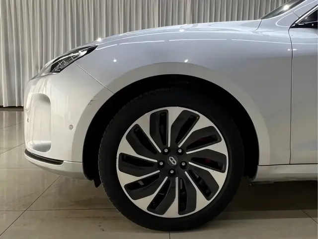 AITO Wenjie AITO M5 2022 Extended Range AWD Performance Edition — Фото автомобиля 23