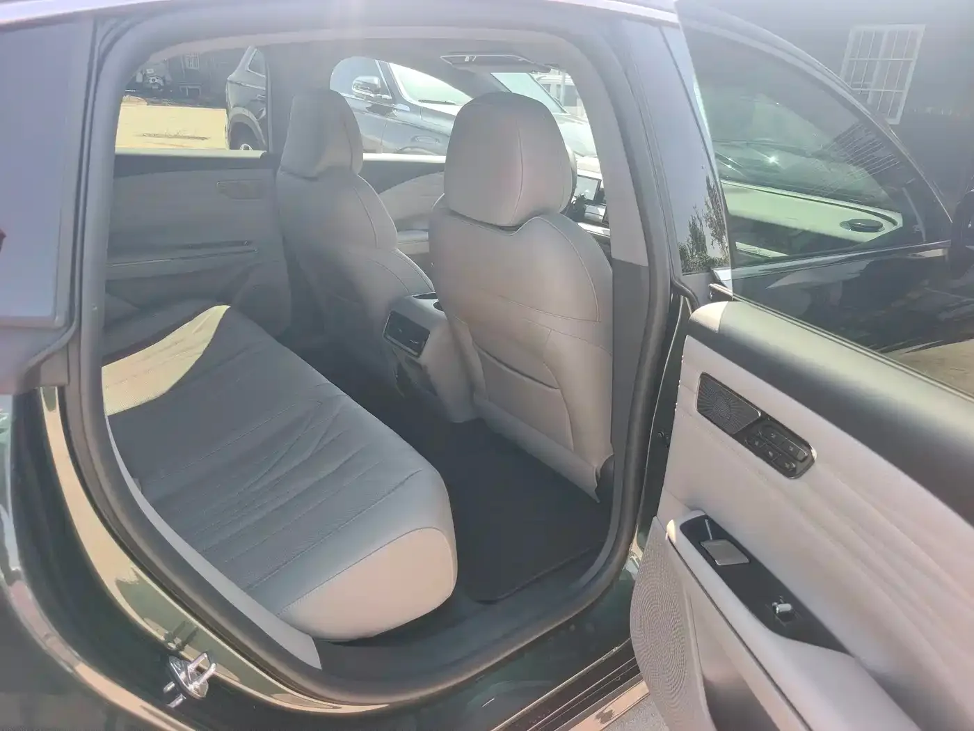 Geely Galaxy Galaxy Xingyao 8 2025 130km EM-P Explorer Edition — Фото автомобиля 10