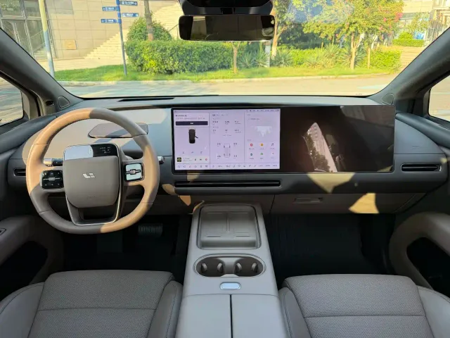 Li Auto i6 — Фото автомобиля 17