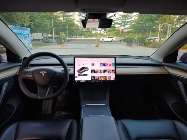 Tesla Model 3 — Фото автомобиля 12