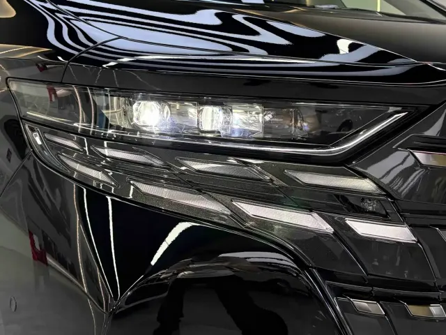 Toyota Alphard — Фото автомобиля 5