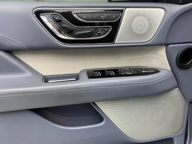 Lincoln Navigator — Фото автомобиля 27