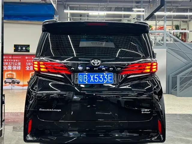 Toyota Alphard — Фото автомобиля 6