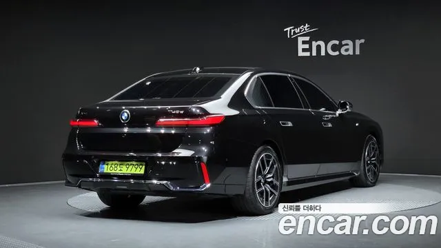 BMW 7-Series — Фото автомобиля 2