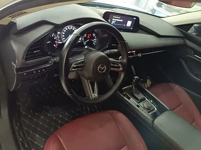 Mazda Axela — Фото автомобиля 9