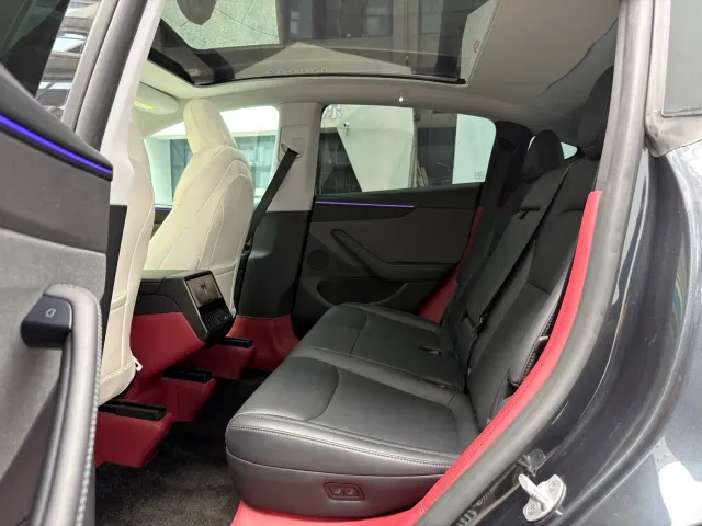 Tesla Model Y — Фото автомобиля 12