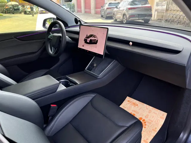 Tesla Model Y — Фото автомобиля 13