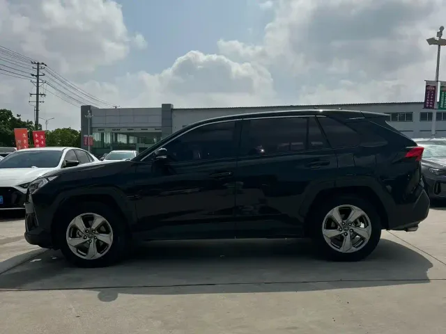 Toyota RAV4 — Фото автомобиля 5