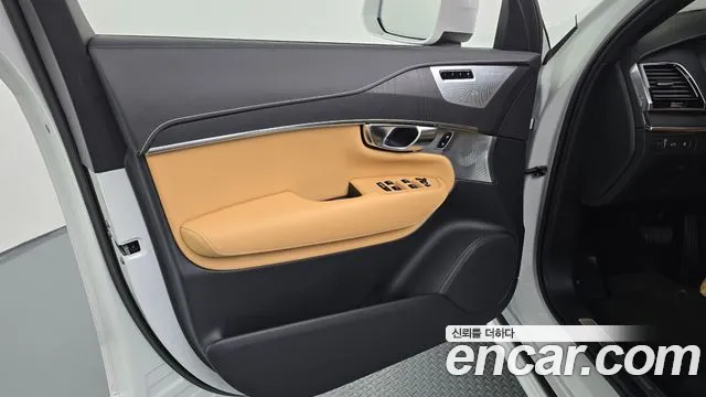 Вольво XC90 — Фото автомобиля 24