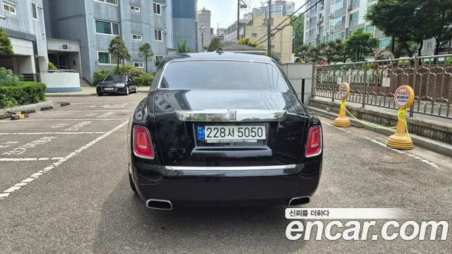 Rolls-Royce Phantom — Фото автомобиля 4