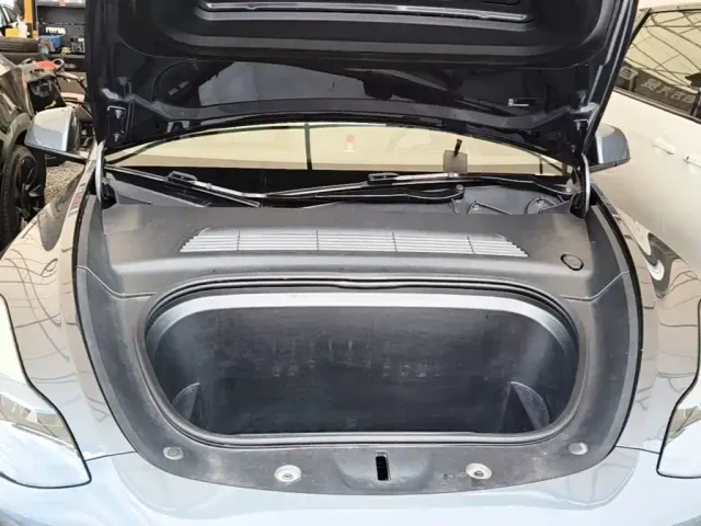 Tesla Model Y — Фото автомобиля 19