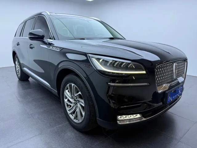 Lincoln Aviator — Фото автомобиля 3
