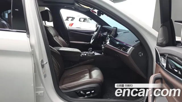 BMW 5 Series G30 — Фото автомобиля 17