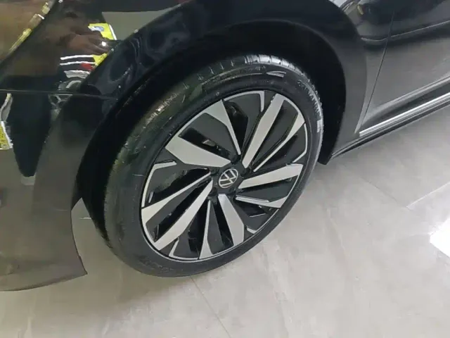 Volkswagen Passat — Фото автомобиля 22