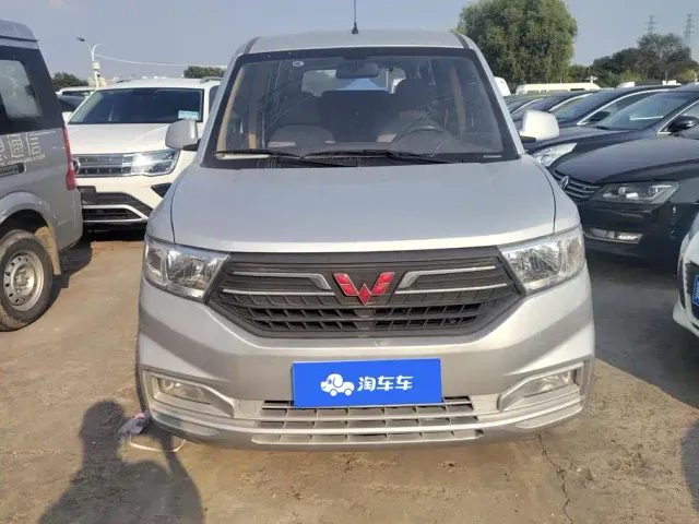 Wuling Hongguang V — Фото автомобиля 2