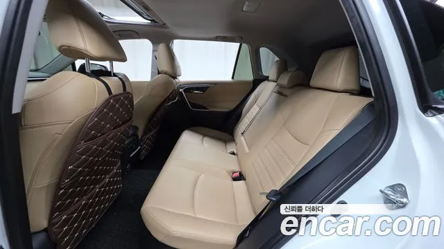 Toyota RAV4 — Фото автомобиля 12