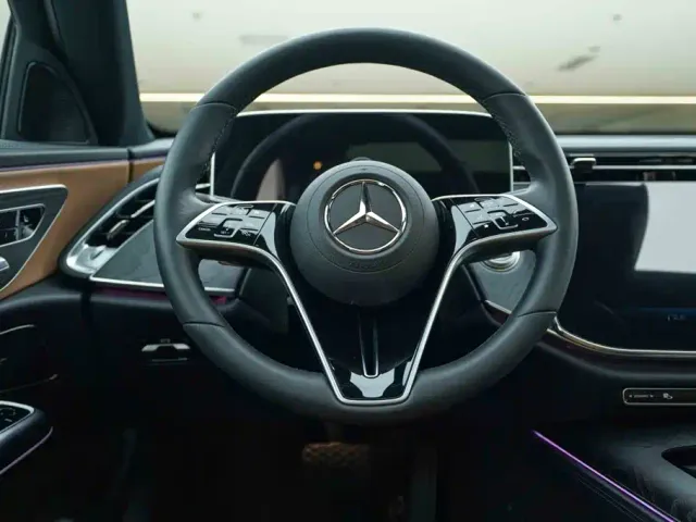 Mercedes-Benz E-Class — Фото автомобиля 16