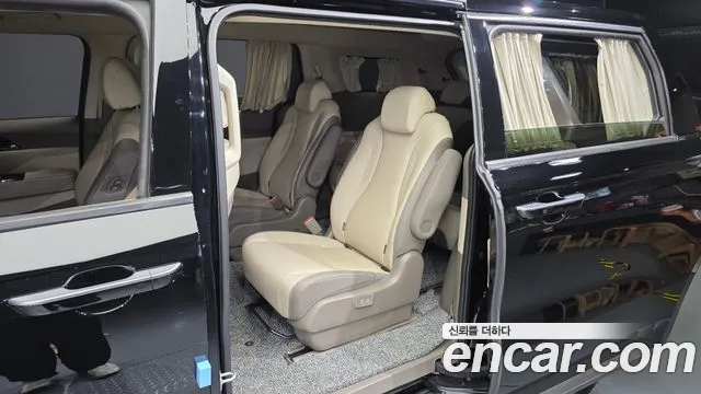 Kia Carnival Generation 4 — Фото автомобиля 16