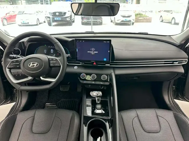 Hyundai Elantra — Фото автомобиля 5