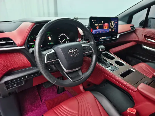 Toyota Sienna — Фото автомобиля 4