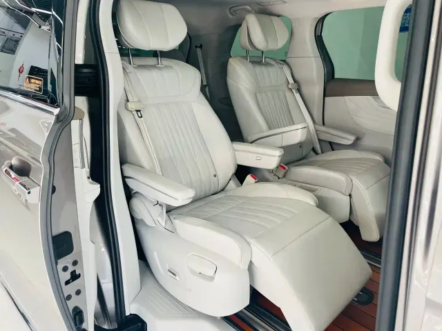 Roewe iMAX8 — Фото автомобиля 11
