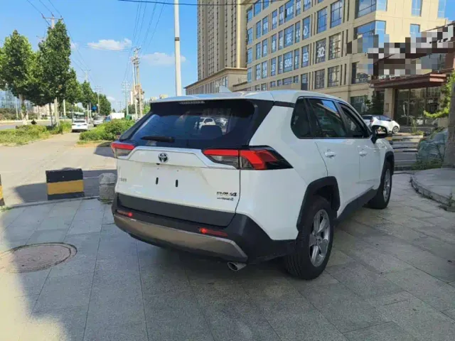 Toyota RAV4 — Фото автомобиля 6