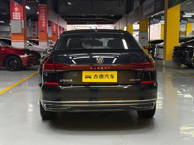 Volkswagen Passat — Фото автомобиля 5