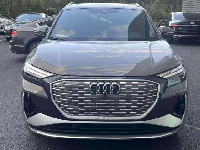 Audi Q4 e-tron — Фото автомобиля 2