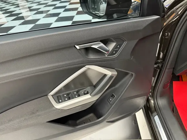 Audi Q3 — Фото автомобиля 9