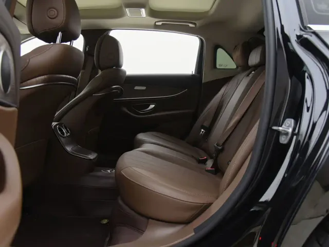 Mercedes-Benz E-Class — Фото автомобиля 10