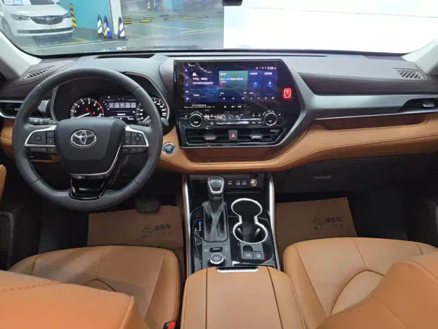 Toyota Highlander — Фото автомобиля 12