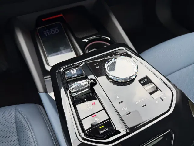 BMW 5 Series — Фото автомобиля 14